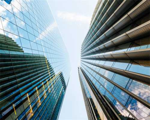 马龙：水稻丰收 机械收割忙