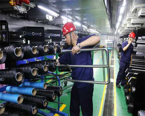 福泉：机械化助力水稻收割！