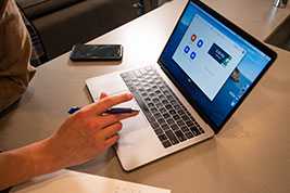 道达尔“不务正业”应对低油价 三年裁员2000人